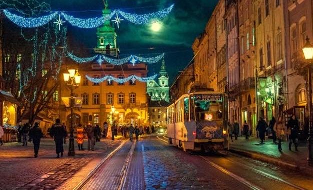 Історії маленьких вчинків, що творять велике добро: про що мовить Перше різдвяне радіо у Львові? Історії маленьких вчинків, що творять велике добро: про що мовить Перше різдвяне радіо у Львові?