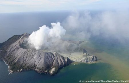 Виверження вулкану: у Новій Зеландії поліція припинила пошук двох зниклих