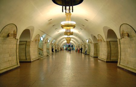 У Києві перекрили станцію метро «Площа Льва Толстого»  — надійшов дзвінок про мінування