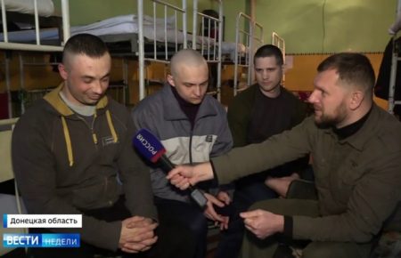 На російському телеканалі показали трьох українських військових, утримуваних в «ДНР»