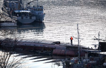 У Севастополі в районі затоплення дока з підводним човном стався розлив нафтопродуктів