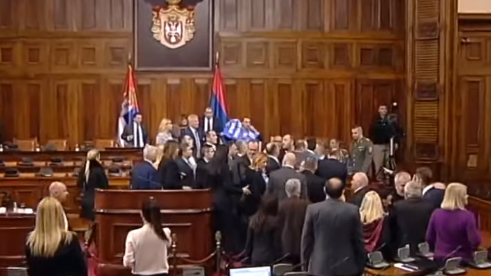 Сербські депутати побились в парламенті через новий закон Чорногорії