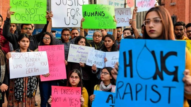 Групове зґвалтування та вбивство в Індії: країну охопили протести