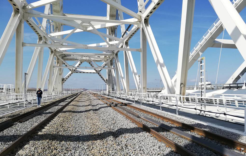 У РФ повідомили про завершення будівництва залізничної частини Кримського мосту