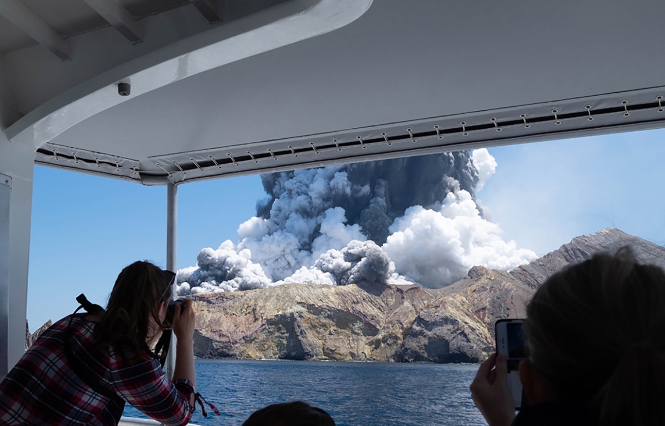 Виверження вулкану в Новій Зеландії: кількість загиблих зросла до 5