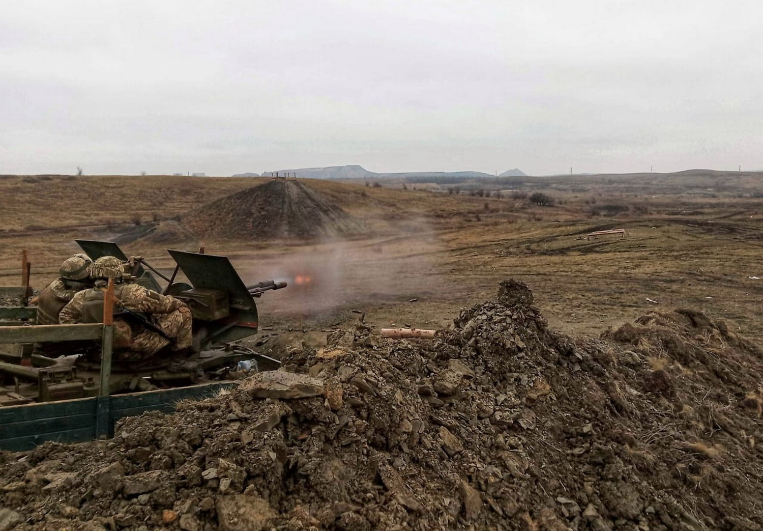 Доба на Донбасі: бойовики обстрілювали українських військових біля Троїцького