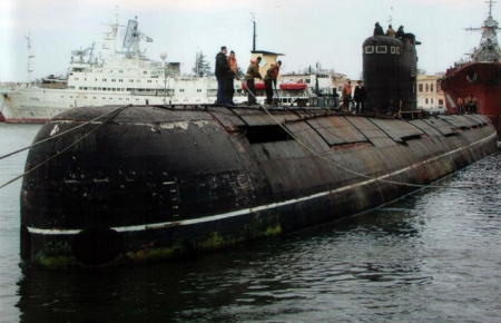 У Південній бухті Севастополя затонув списаний плавучий док зі списаним підводним човном — ЗМІ