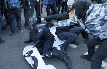 Сутички біля Верховної Ради: 17 правоохоронців знаходяться у медзакладах — МВС