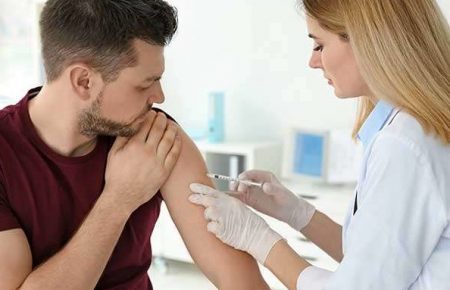 Держстратегія імунопрофілактики: як уряд планує привчити вакцинуватися