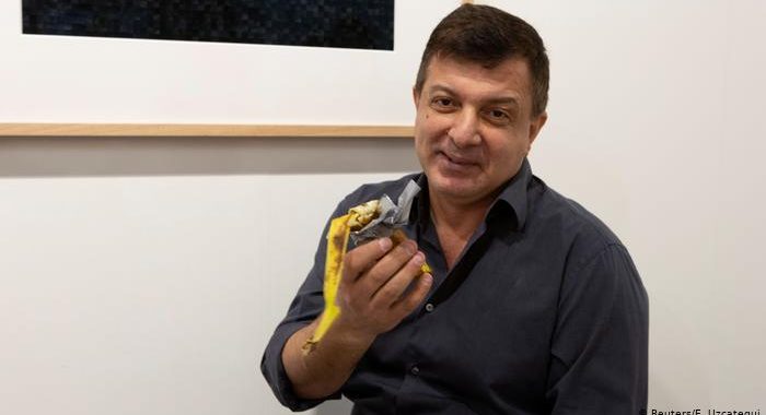 Чоловік з'їв музейний експонат вартістю 120 тисяч доларів Чоловік з'їв музейний експонат вартістю 120 тисяч доларів