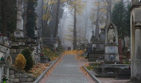 У Львові відкрили провадження через повідомлення про «мінування» Личаківського кладовища у Львові