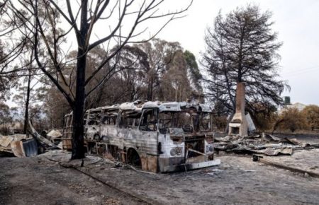 Австралійські пожежники намагаються загасити «мега-пожежу» у Сніжних Горах