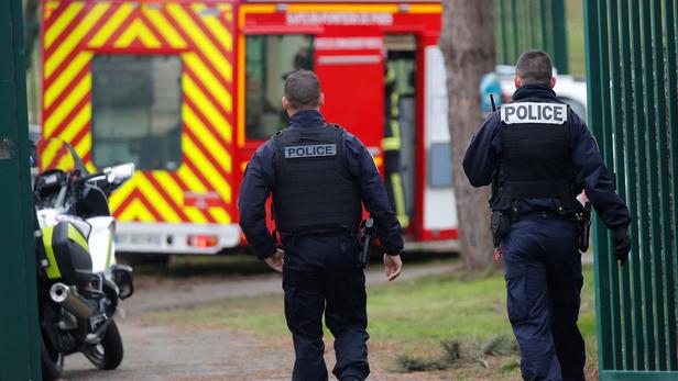 Поліція застрелила нападника, який поблизу Парижа поранив ножем перехожих