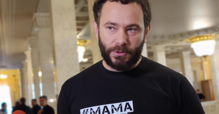 Нардеп Дубінський отримав у подарунок від мами два «Мерседеса» і «Ленд Крузер» Нардеп Дубінський отримав у подарунок від мами два «Мерседеса» і «Ленд Крузер»