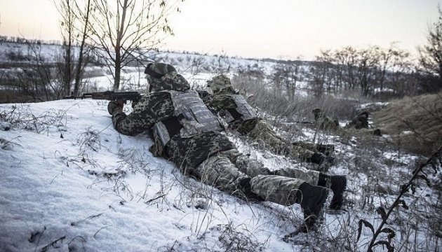 На Донбасі внаслідок обстрілів поранені троє військових — штаб ООС