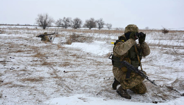 На Донбасі зафіксували 11 обстрілів з боку бойовиків, поранено військового