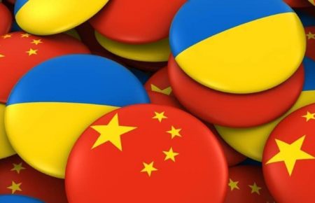 Посольство України в Китаї закликало українців утриматись від поїздок до Уханю