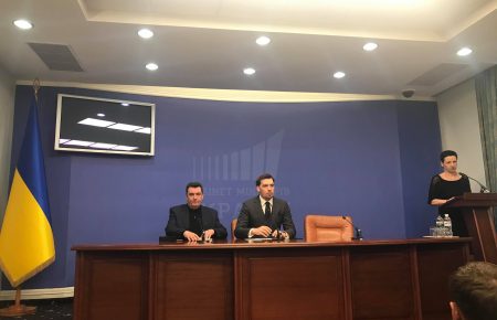 Гончарук заявив про припинення роботи усіх українських авіакомпаній в Ірані
