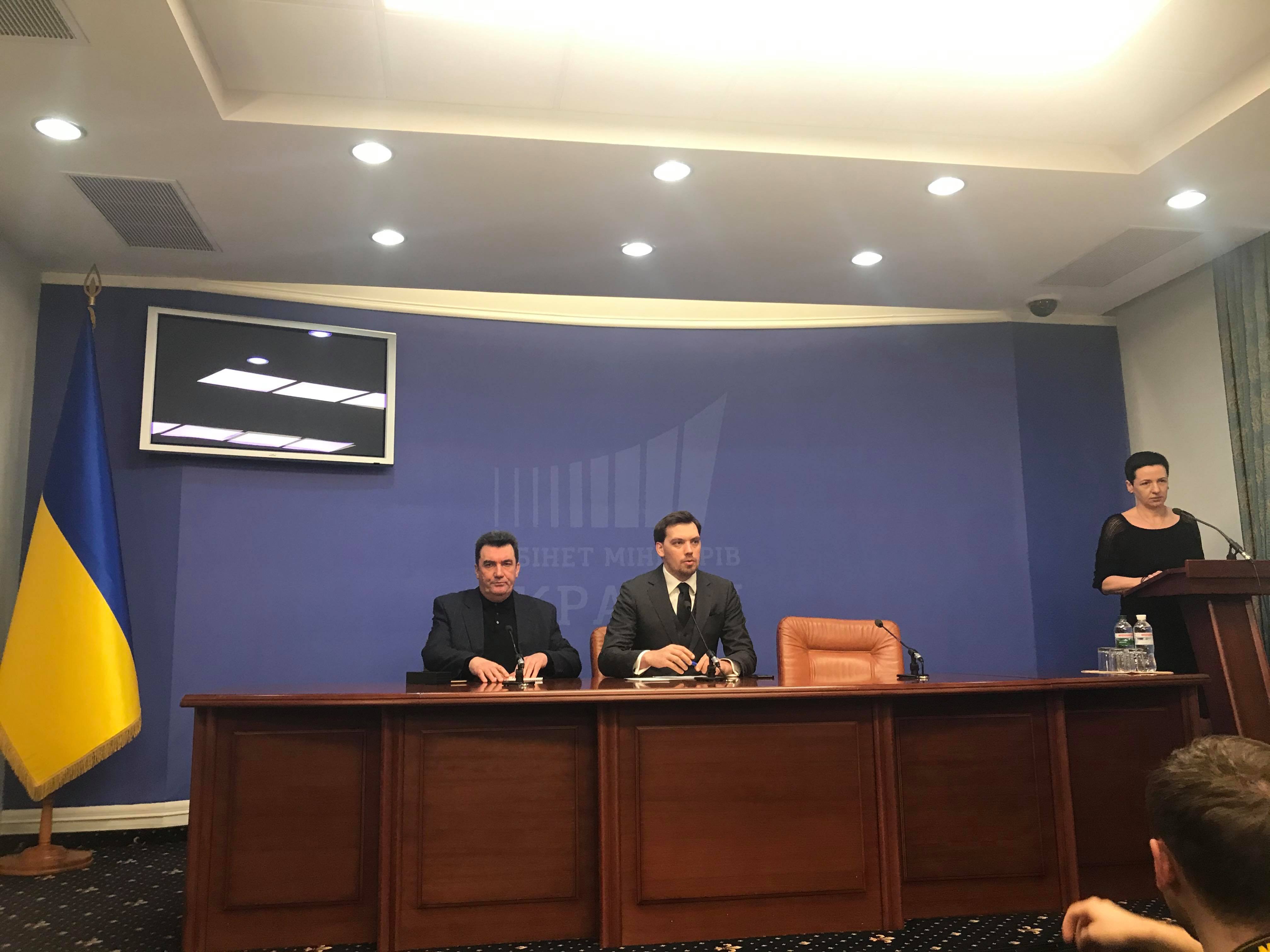 Гончарук заявив про припинення роботи усіх українських авіакомпаній в Ірані