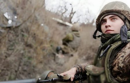 На Донбасі під час обстрілів бойовиків загинув старший солдат Микола Довженко