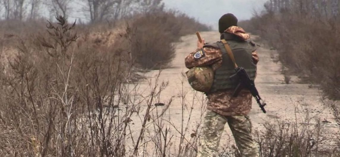 Один український військовий поранений унаслідок обстрілів на Донбасі — ООС