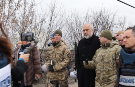 Голова ОБСЄ відвідав Станицю Луганську та провів там закриту нараду