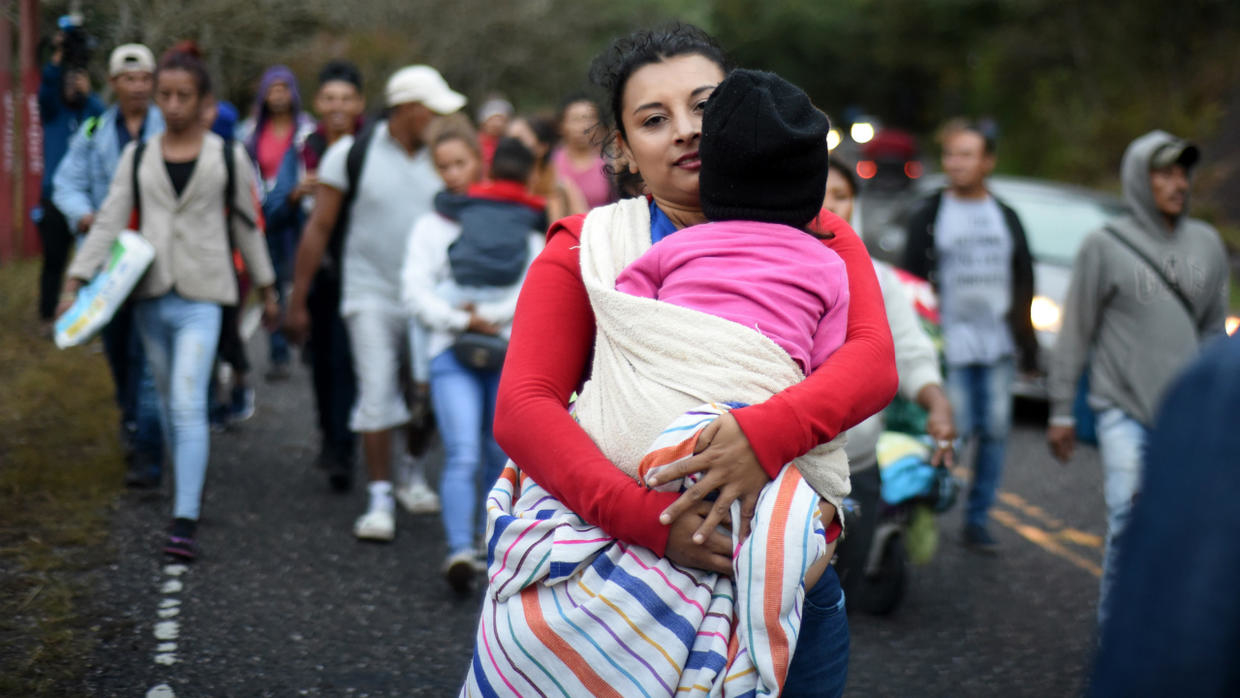 Мексика посилила кордон з Гватемалою, аби зупинити караван мігрантів