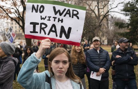 «Більше ніякої війни» — у США відбуваються мітинги проти загострення ситуації в Ірані