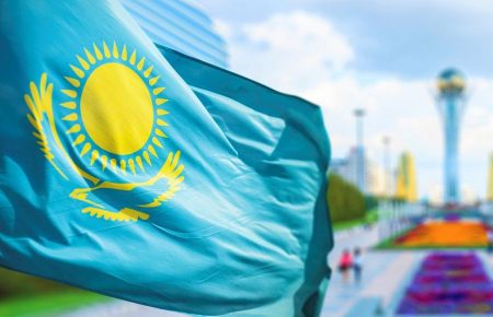 Казахстан призупинив транспортне сполучення з Китаєм через коронавірус