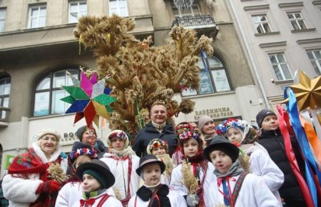У Львові встановили чотириметровий Різдвяний дідух