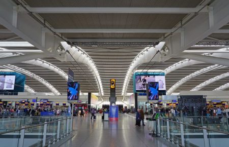 Коронавірус з Китаю: в аеропорту Лондона Гітроу створюють окремі зони для перевірки пасажирів