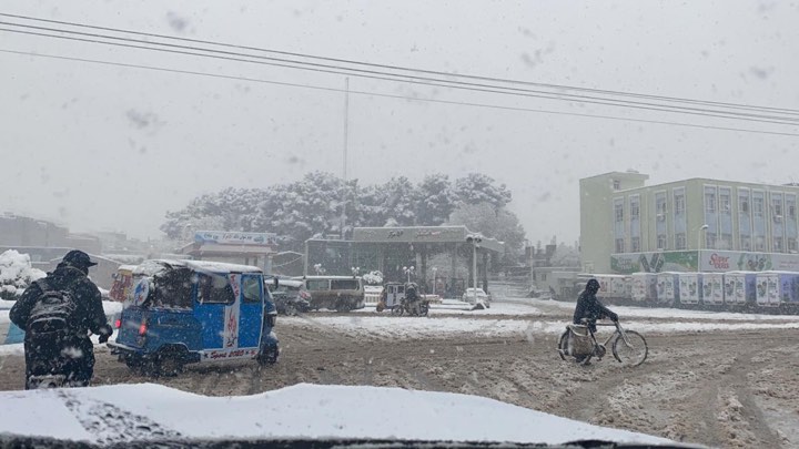 Обвали дахів: щонайменше 16 осіб загинули у Афганістані через потужні снігопади