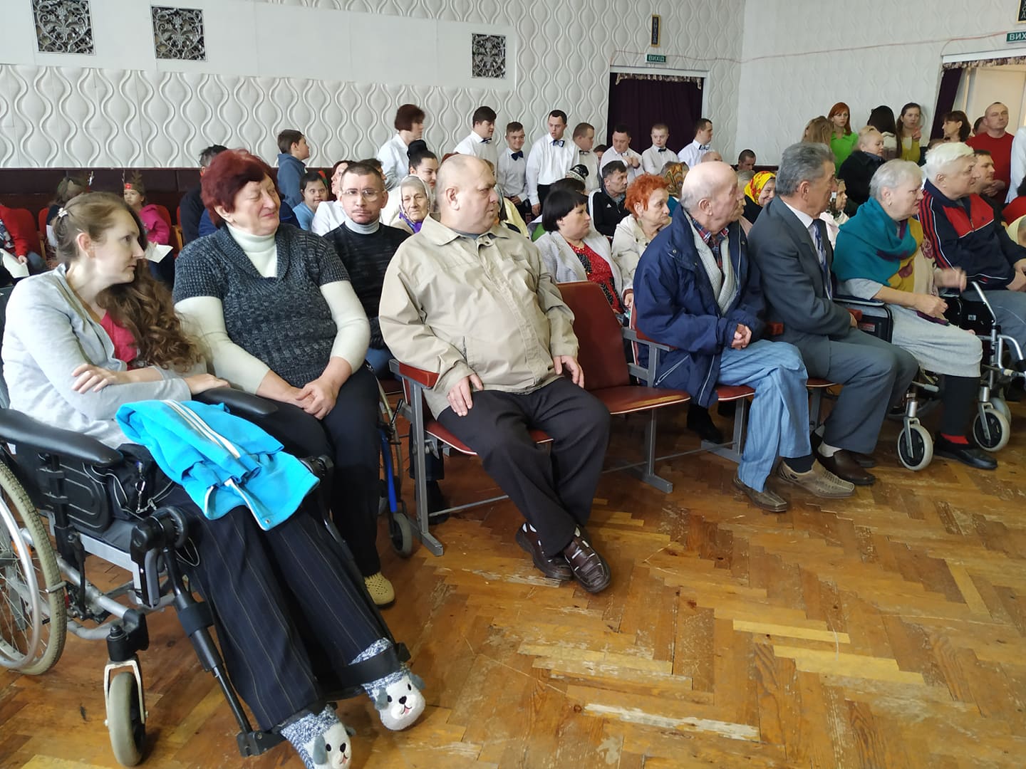 «Чарівна скриня, що здійснює мрії»: у Луцьку волонтери привітали мешканців геріатричного пансіонату