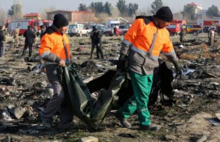 Авіакатастрофа в Ірані: ідентифікація тіл загиблих ще не завершена —  МЗС