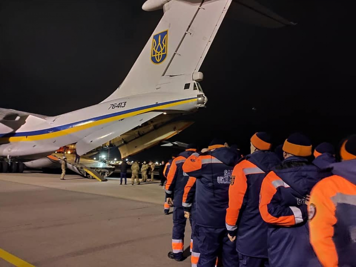 У ДСНС показали роботу українських рятувальників на місці авіакатастрофи у Тегерані