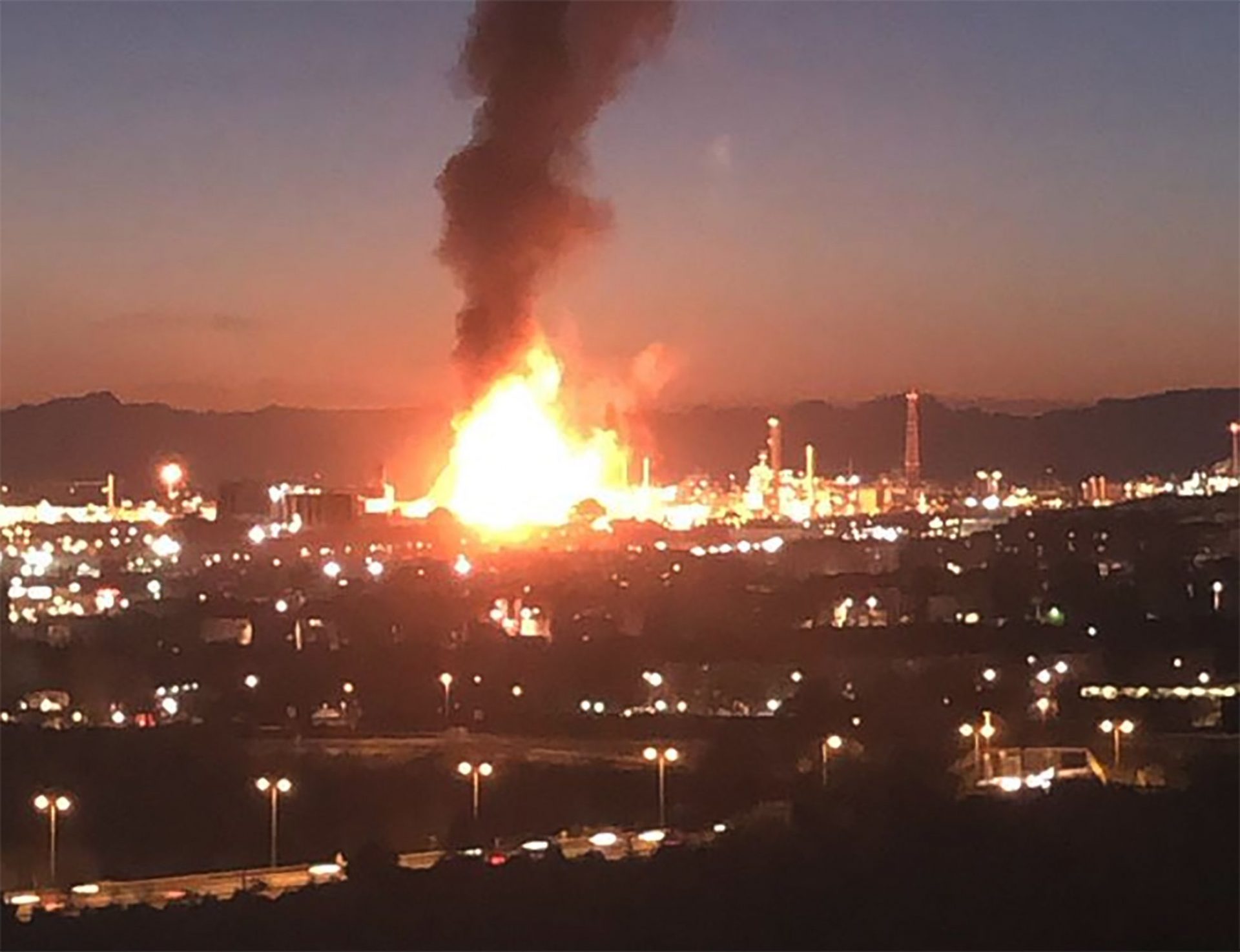 В Іспанії на нафтохімічному заводі стався потужний вибух, постраждали люди