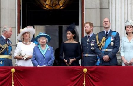 Єлизавета ІІ збирає королівську родину, щоб обговорити «майбутні ролі» принца Гаррі та Меган
