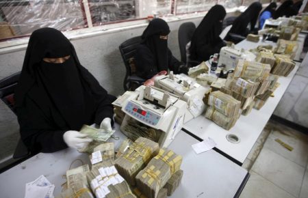 Дві валюти у одній державі: в Ємені сперечаються через старі і нові банкноти