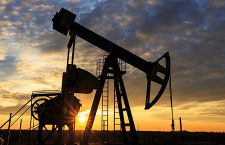 Ціна на нафту може змінюватися навіть від заяв політиків — Косянчук
