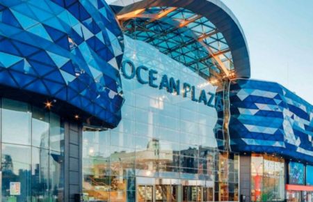 У Києві затопило торговий центр Ocean Рlaza, під асфальт провалилася маршрутка з пасажирами