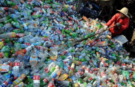 У найближчі п'ять років Китай зменшить виробництво і використання пластику
