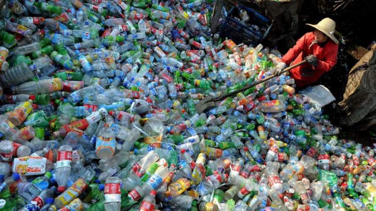 У найближчі п'ять років Китай зменшить виробництво і використання пластику
