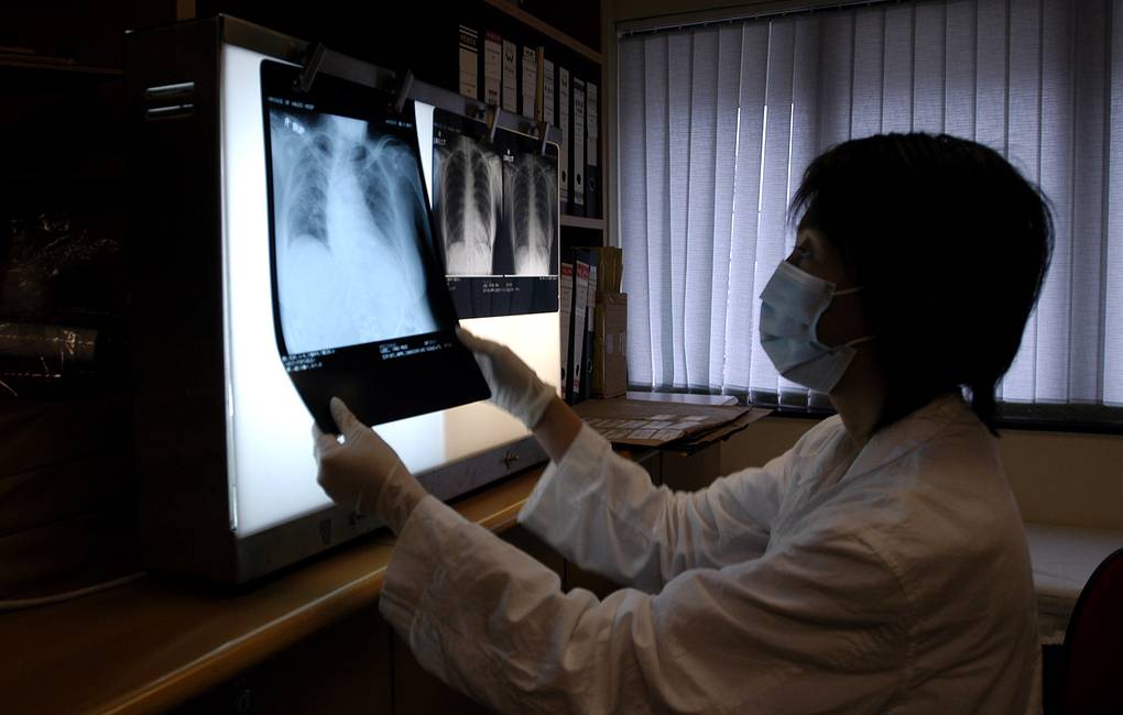 У Китаї кількість людей, інфікованих невідомою формою пневмонії, зросла до 59