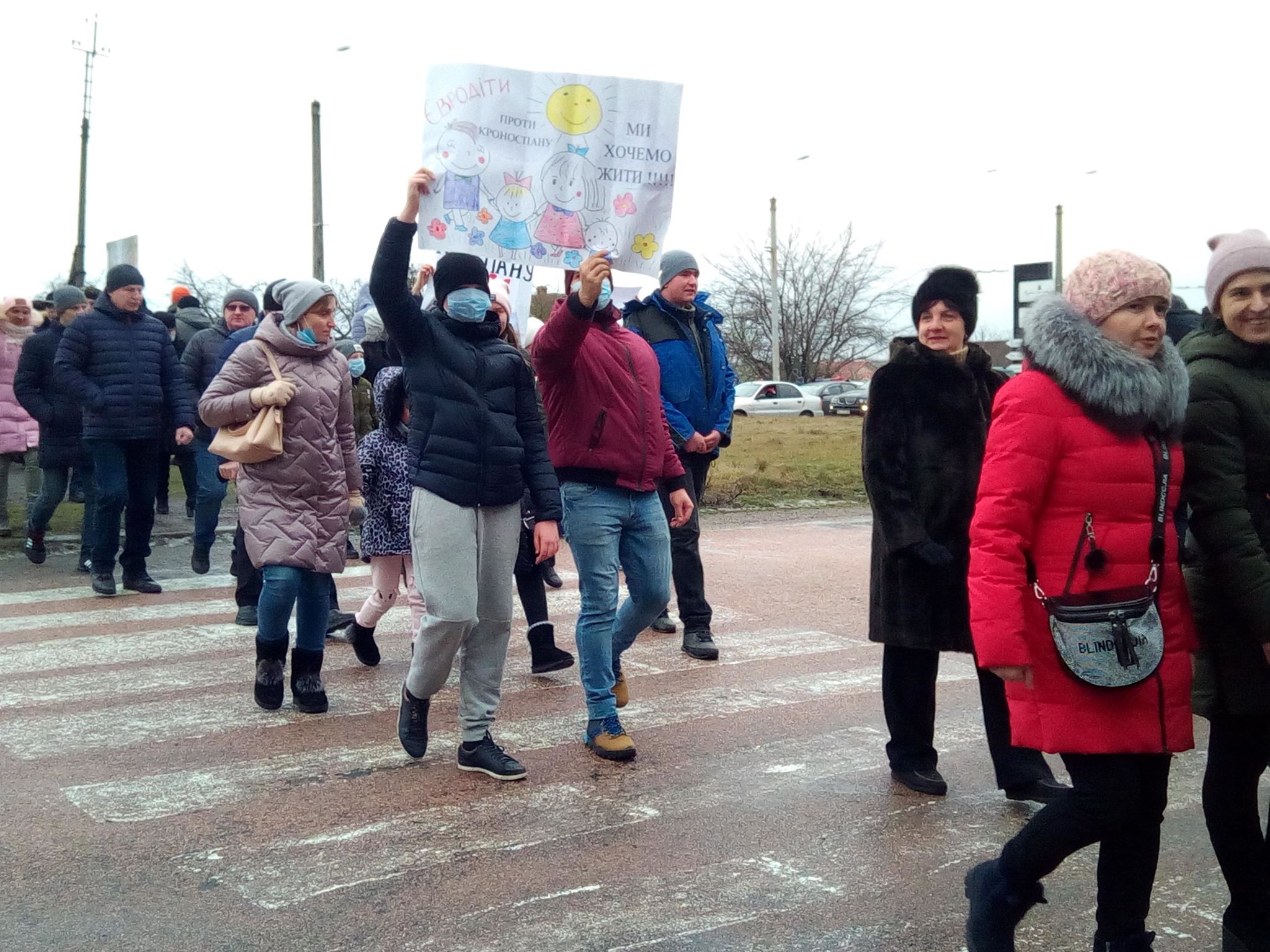 На Рівненщині жителі села перекривали автотрасу: вони проти будівництва деревообробного заводу