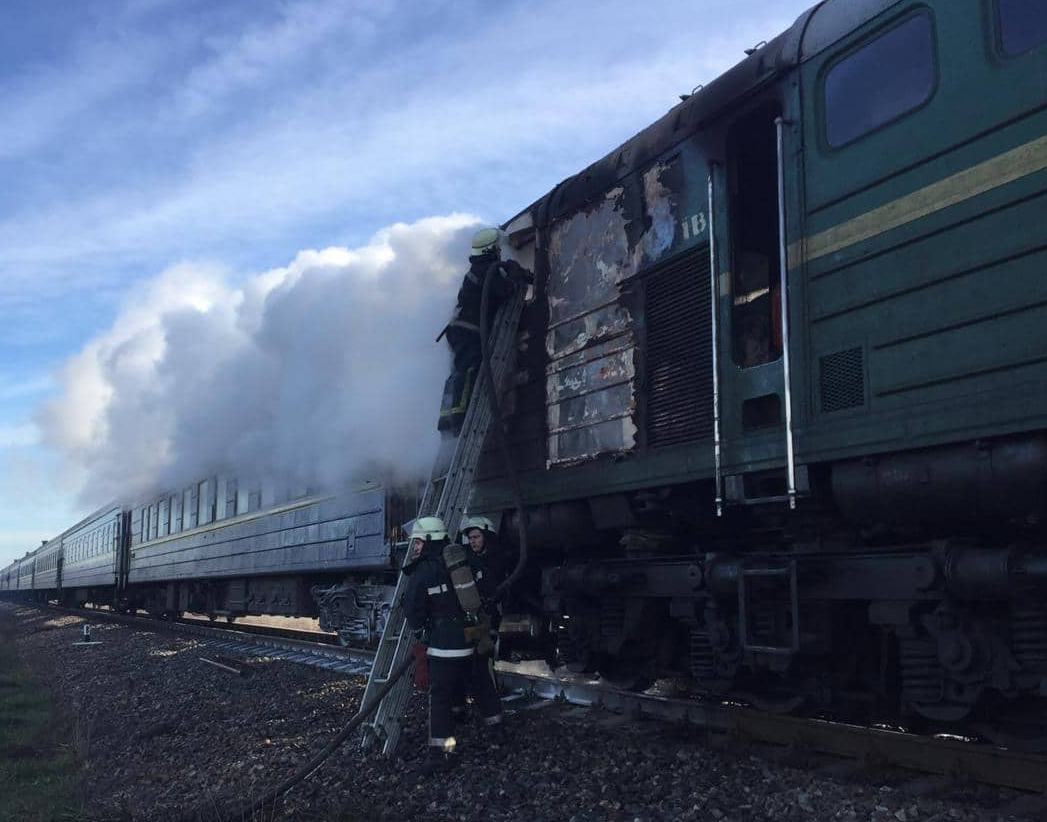 У пасажирському потязі «Харків-Херсон» загорівся тепловоз — ДСНС