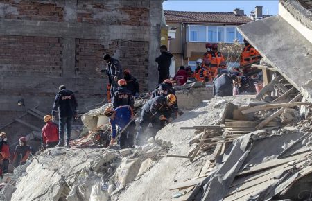 Землетрус у Туреччині: 31 людина загинула, 45 врятували з-під завалів