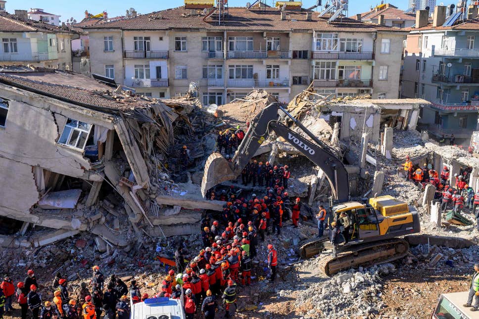 Унаслідок землетрусу в Туреччині загинули щонайменше 38 людей