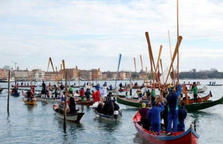 У Венеції протестували проти моторних катерів і круїзних лайнерів