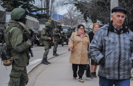Як Росія захоплювала Крим, ховаючись за спинами цивільних — дослідження
