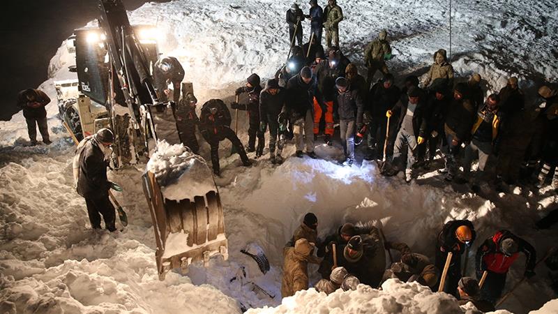 У Туреччині рятувальники потрапили під лавину під час пошуків зниклих людей, є загиблі